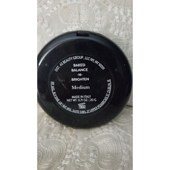 Laura Geller Baked N Balance N Brighten HUGE! 0.71 OZ Made in Italy! MEDIUM - Picture 3 of 3
